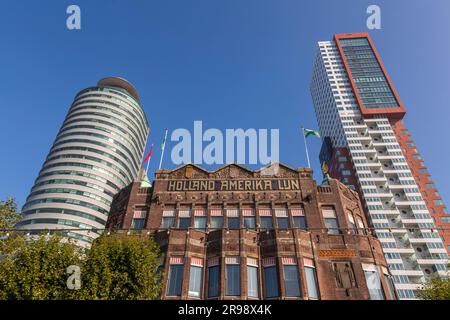 Rotterdam, Paesi Bassi - 8 ottobre 2021: L'hotel New York è un hotel a Rotterdam, Paesi Bassi, con sede nell'ex edificio per uffici dell'Holl Foto Stock