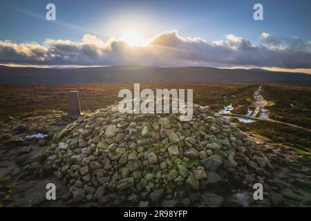 Una vista aerea del tramonto sul castello delle fate nel sud di Dublino, in Irlanda Foto Stock