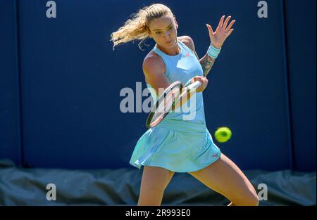 Tereza Martincova (CZE) gioca il suo primo turno di qualificazione il primo giorno del Rothesay International, Eastbourne 24 giugno 2023. Foto Stock