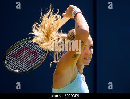 Tereza Martincova (CZE) gioca il suo primo turno di qualificazione il primo giorno del Rothesay International, Eastbourne 24 giugno 2023. Foto Stock