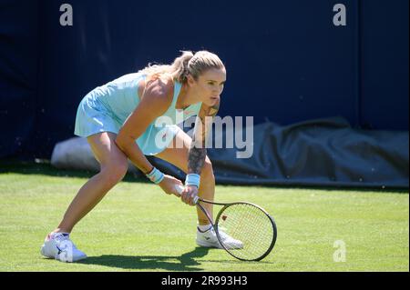 Tereza Martincova (CZE) gioca il suo primo turno di qualificazione il primo giorno del Rothesay International, Eastbourne 24 giugno 2023. Foto Stock