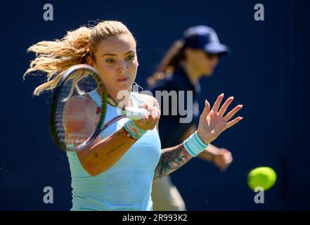 Tereza Martincova (CZE) gioca il suo primo turno di qualificazione il primo giorno del Rothesay International, Eastbourne 24 giugno 2023. Foto Stock