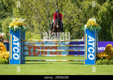 Mario Deslauriers del Canada gareggia durante la Coppa delle Nazioni FEI a Langley, il 4 giugno 2023. Foto Stock