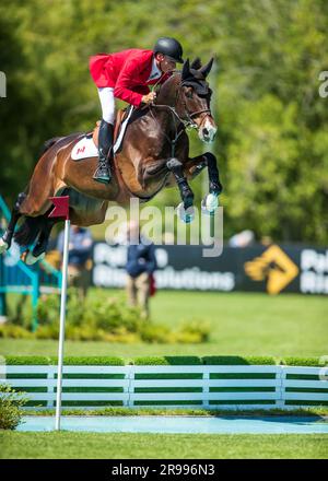 Mario Deslauriers del Canada gareggia durante la Coppa delle Nazioni FEI a Langley, il 4 giugno 2023. Foto Stock