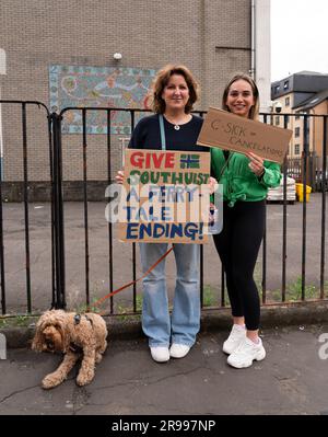 Glasgow, 24 giugno. Dimostrazione a Glasgow da parte del gruppo Gaels di Glasgow e degli isolani di South Uist che chiedevano migliori servizi di traghetto per South Uist. Foto Stock