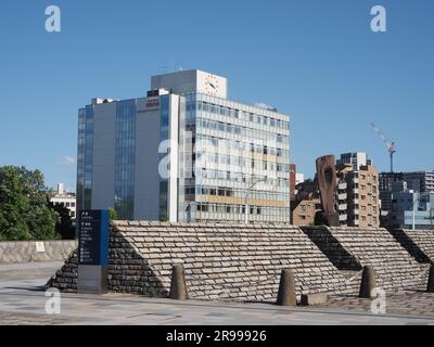 TOKYO, GIAPPONE - 16 giugno 2023: Un cartello su un atrio presso lo Yoyogi National Stadium, una sede olimpica nel 1964 e 2021. Foto Stock