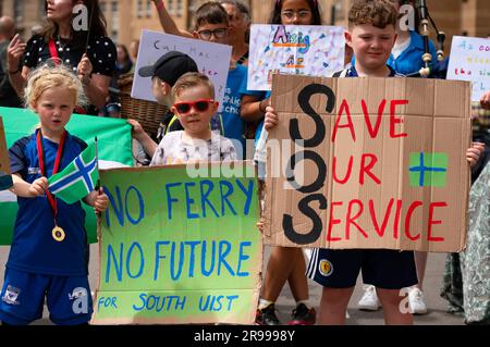 Glasgow, 24 giugno. Dimostrazione a Glasgow da parte del gruppo Gaels di Glasgow e degli isolani di South Uist che chiedevano migliori servizi di traghetto per South Uist. Foto Stock