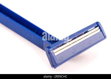 rasoio blu, macchina utensile, isolato su sfondo bianco Foto Stock