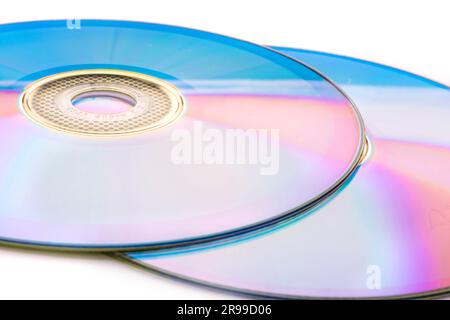 Due dischi SD, DVD su sfondo bianco isolano Foto Stock