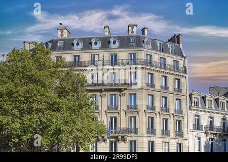 Parigi, bellissimo edificio boulevard de Courcelles, in un quartiere di lusso Foto Stock