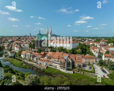 Vista aerea della città di confine tedesco-polacca di Gorlitz separata dal fiume Niesse, Pfarrkirche St Peter und Paul Landmark chiesa evangelica gotica nota Foto Stock