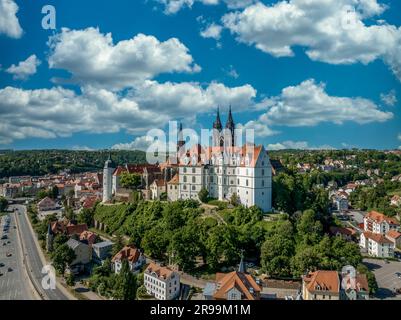 Meissen, vista di Albrechtsburg e cupola con un ponte sul fiume Elba Foto Stock