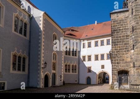 Meissen, vista di Albrechtsburg e cupola con un ponte sul fiume Elba Foto Stock