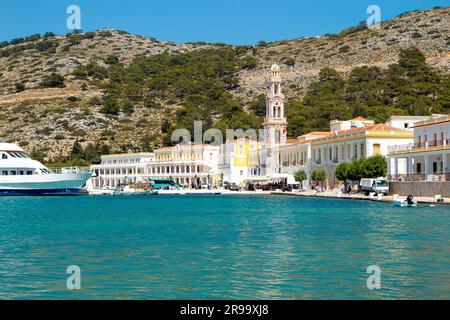 Symi, nota anche come Syme o Simi, è un'isola greca, una delle isole del Dodecaneso. Sacro Monastero del Tassiarca Michele Panormitis. Foto Stock