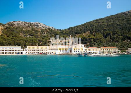 Symi, nota anche come Syme o Simi, è un'isola greca, una delle isole del Dodecaneso. Sacro Monastero del Tassiarca Michele Panormitis. Foto Stock