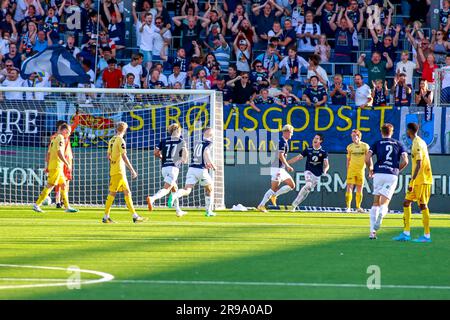 Drammen, Norvegia, 25 giugno 2023. Strømsgodsets Jonatan Braut Brunes segna 1-0 punti nella partita tra Strømsgodset e Bodø/Glimt allo stadio Marienlyst di Drammen. Crediti: Frode Arnesen/Alamy Live News Foto Stock