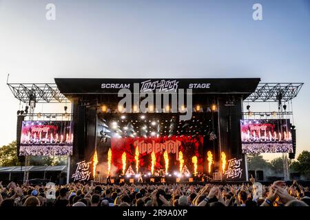 Oslo, Norvegia. 24 giugno 2023. La band heavy metal norvegese Kvelertak esegue un concerto dal vivo durante il festival musicale norvegese Tons of Rock 2023 a Oslo. (Foto: Gonzales Photo/Alamy Live News Foto Stock
