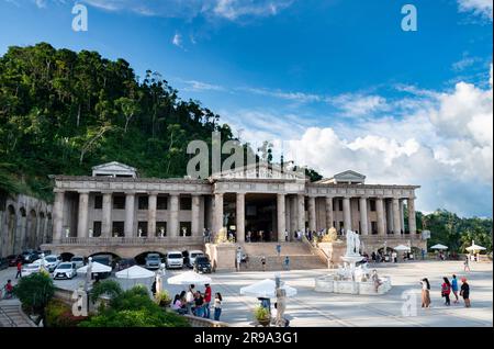 Cebu City, Cebu, Filippine-January18 2023: Costruito nel 2012, da un milionario cebuano per ospitare la sua defunta moglie, Leah's, vasta collezione di oggetti d'arte Foto Stock