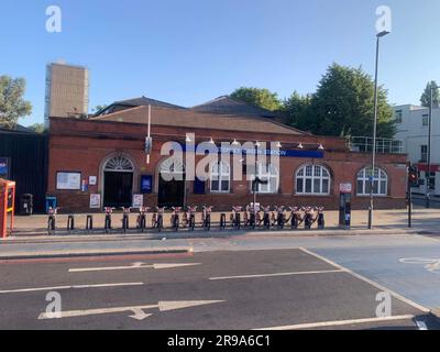 Stazione della metropolitana di Stepney Green - luglio 2023 Foto Stock