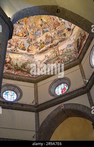 Firenze, Italia - 21 novembre 2022: Dipinto "il giudizio universale" sul soffitto del Duomo di Firenze Foto Stock