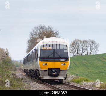 2 ferrovia Chiltern classe 165 treni Turbo che passano clandestinamente nella campagna del Buckinghamshire Foto Stock