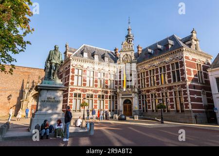 Utrecht, NL - 9 ottobre 2021: Statua di Graaf Jan van Nassau al Janskerkhof, St. John Square a Utrecht, Paesi Bassi. Foto Stock