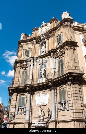 Uno dei quattro Quattro Canti di Palermo, Sicilia Foto Stock