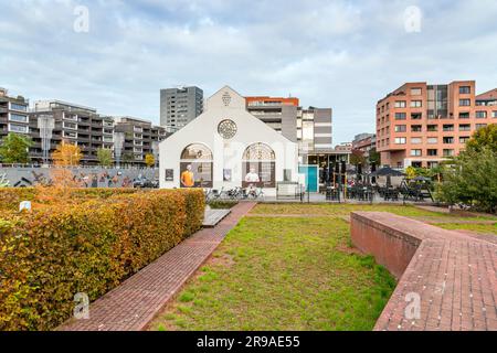 Maastricht, Olanda - 16 ottobre 2021: De Bordenhal Toneelgroep Maastricht, teatro indipendente e caffetteria-ristorante nel centro Ceramique, Maastrich Foto Stock