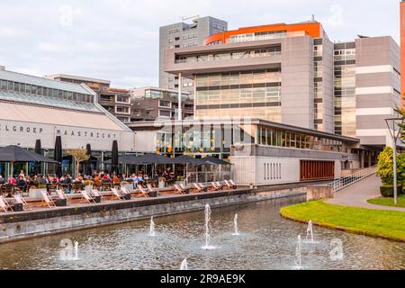 Maastricht, Olanda - 16 ottobre 2021: De Bordenhal Toneelgroep Maastricht, teatro indipendente e caffetteria-ristorante nel centro Ceramique, Maastrich Foto Stock