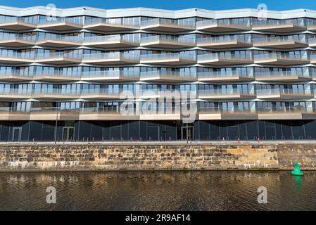 Nuovo e moderno edificio di appartamenti sul lungomare di Berlino Foto Stock