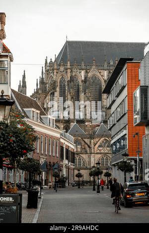 Utrecht, NL - 9 ottobre 2021: St Cattedrale di Martin, Domkerk è una chiesa gotica dedicata a San Martino di Tours, che era la cattedrale della Dioce Foto Stock