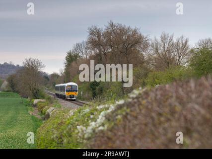 2 ferrovia Chiltern classe 165 treni Turbo che passano clandestinamente nella campagna del Buckinghamshire Foto Stock