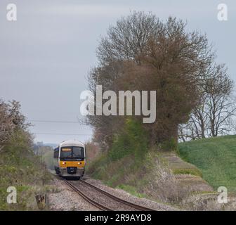 2 ferrovia Chiltern classe 165 treni Turbo che passano clandestinamente nella campagna del Buckinghamshire Foto Stock