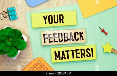 Il segnale di testo che mostra il tuo feedback è importante Foto Stock