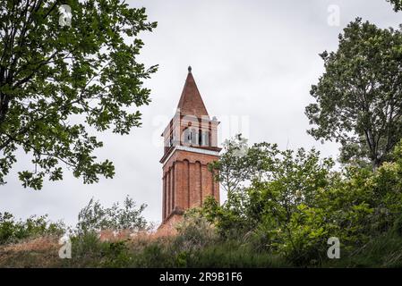 SILKEBORG, DANIMARCA, 23 LUGLIO 2015: La Sky Mountain vicino al lago Gudenaaen con il tempo nuvoloso Foto Stock