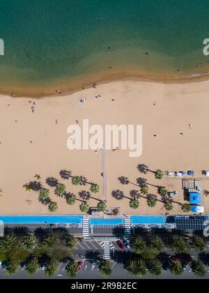 Spiaggia pulita con acqua trasparente, Playa de Las Teresitas, Tenerife, Canary Foto Stock
