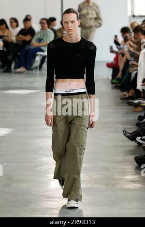 Parigi, Frankreich. 25 giugno 2023. DOUBLET Primavera Estate 2024 Runway durante la settimana della moda di Parigi il 2023 giugno - Parigi; Francia 25/06/2023 credito: dpa/Alamy Live News Foto Stock