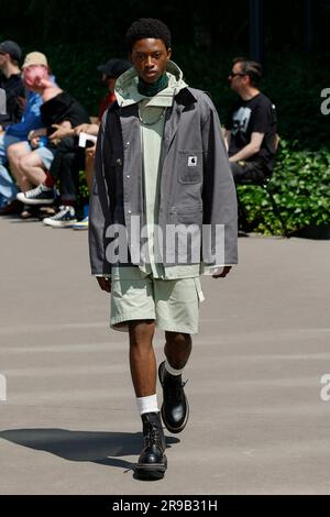 Parigi, Frankreich. 25 giugno 2023. SACAI Primavera Estate 2024 Runway durante la settimana della moda di Parigi il 2023 giugno - Parigi; Francia 25/06/2023 credito: dpa/Alamy Live News Foto Stock