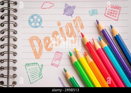 Design schizzi con matite colorate su carta lineare Foto Stock