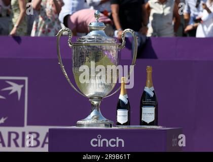 25 giugno 2023; Cinch Championships, Queens Club, West Kensington, Londra, Inghilterra: Cinch Championships Queens Club, 7° giorno; Queen's Club Men Singles Trophy in mostra Foto Stock