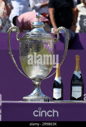 25 giugno 2023; Cinch Championships, Queens Club, West Kensington, Londra, Inghilterra: Cinch Championships Queens Club, 7° giorno; Queen's Club Men Singles Trophy in mostra Foto Stock