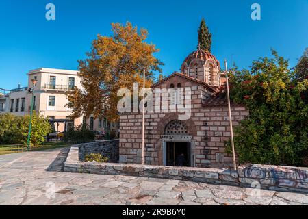 Atene, Grecia - 25 novembre 2021: La chiesa degli Angeli incorporei a Teseione è una chiesa bizantina ad Atene, daticg dell'XI secolo. Foto Stock