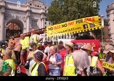 Londra, Regno Unito. I manifestanti della Ultra Low Emission zone scendono per le strade opponendosi all'estensione del piano a basso inquinamento per coprire tutti i quartieri di Londra. Foto Stock