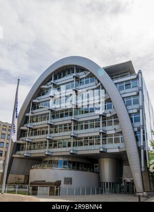 Berlino, Germania - 31 maggio 2023: Ludwig Erhard Haus. Esterno dell'iconico edificio moderno dell'architetto Sir Nicholas Grimshaw Foto Stock