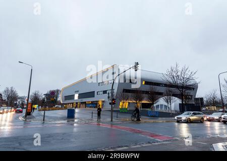 Dresda, Germania - 19 dicembre 2021: La BallsportArena Dresden è una sala sportiva polifunzionale nella capitale sassone di Dresda, aperta nel 2017. Foto Stock