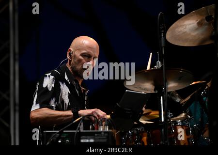 Roma, Israele. 25 giugno 2023. Tim Bye durante il tour Tony Hadley è MAD ABOUT YOU - con LA FAVOLOSA BAND TH, al Teatro Romano di Ostia Antica, il 25 giugno 2023, a Roma, Italia. (Foto di Domenico Cippitelli/NurPhoto) credito: NurPhoto SRL/Alamy Live News Foto Stock