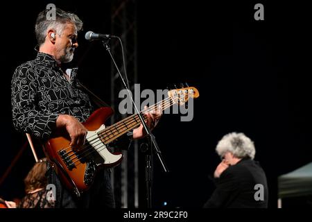 Roma, Israele. 25 giugno 2023. Phil Williams durante il tour Tony Hadley è MAD ABOUT YOU - con LA FAVOLOSA BAND TH, al Teatro Romano di Ostia Antica, il 25 giugno 2023, a Roma, Italia. (Foto di Domenico Cippitelli/NurPhoto) credito: NurPhoto SRL/Alamy Live News Foto Stock