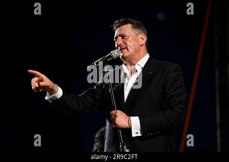 Roma, Israele. 25 giugno 2023. Tony Hadley è MAD ABOUT YOU - con LA FAVOLOSA BAND TH, al Teatro Romano di Ostia Antica, il 25 giugno 2023, a Roma, Italia. (Foto di Domenico Cippitelli/NurPhoto) credito: NurPhoto SRL/Alamy Live News Foto Stock