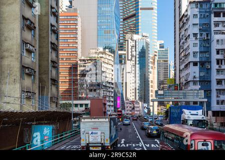 Traffico, rete stradale e edifici alti, Hong Kong, RAS, Cina Foto Stock