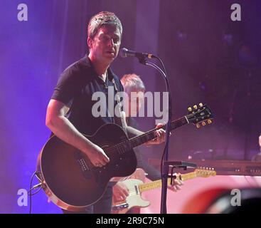 Noel Gallagher in concerto al FirstBank Amphitheater il 25 giugno 2023 a Franklin, Tennessee. Le foto di Noel Gallagher possono essere utilizzate solo per uso editoriale in relazione alla band che suona dal vivo. NESSUN diritto di riprodurre il materiale sotto forma di poster o spillo, da vendere, da distribuire gratuitamente o da sfruttare in qualsiasi modo, Separatamente o in quanto parte di qualsiasi pubblicazione è concessa o implicita, né qualsiasi materiale derivante da tale sessione può essere riprodotto in qualsiasi pubblicazione dedicata esclusivamente o prevalentemente all'artista, salvo previa autorizzazione di Noel Gal Foto Stock